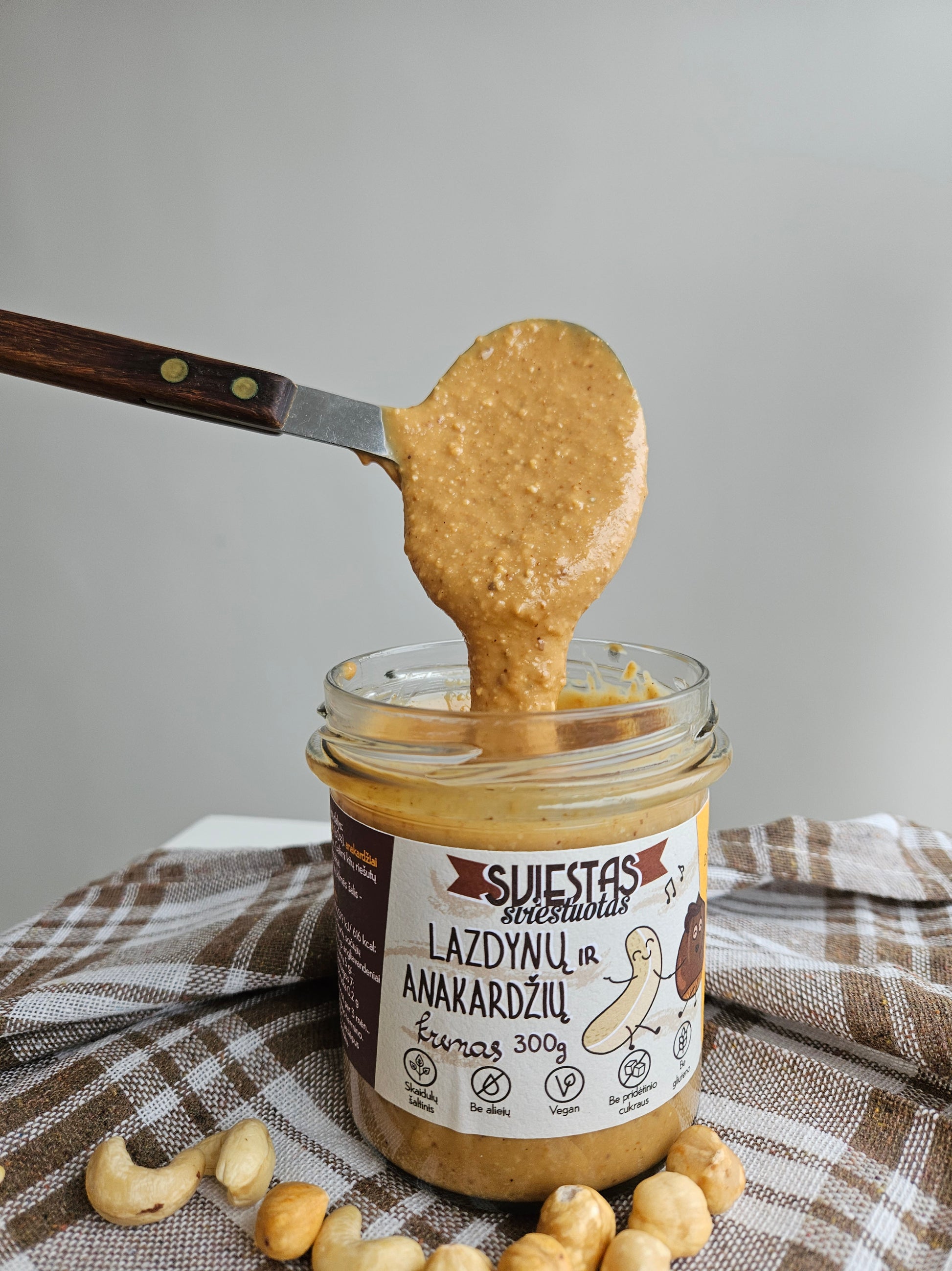 Lazdynų ir anakardžių riešutų kremas