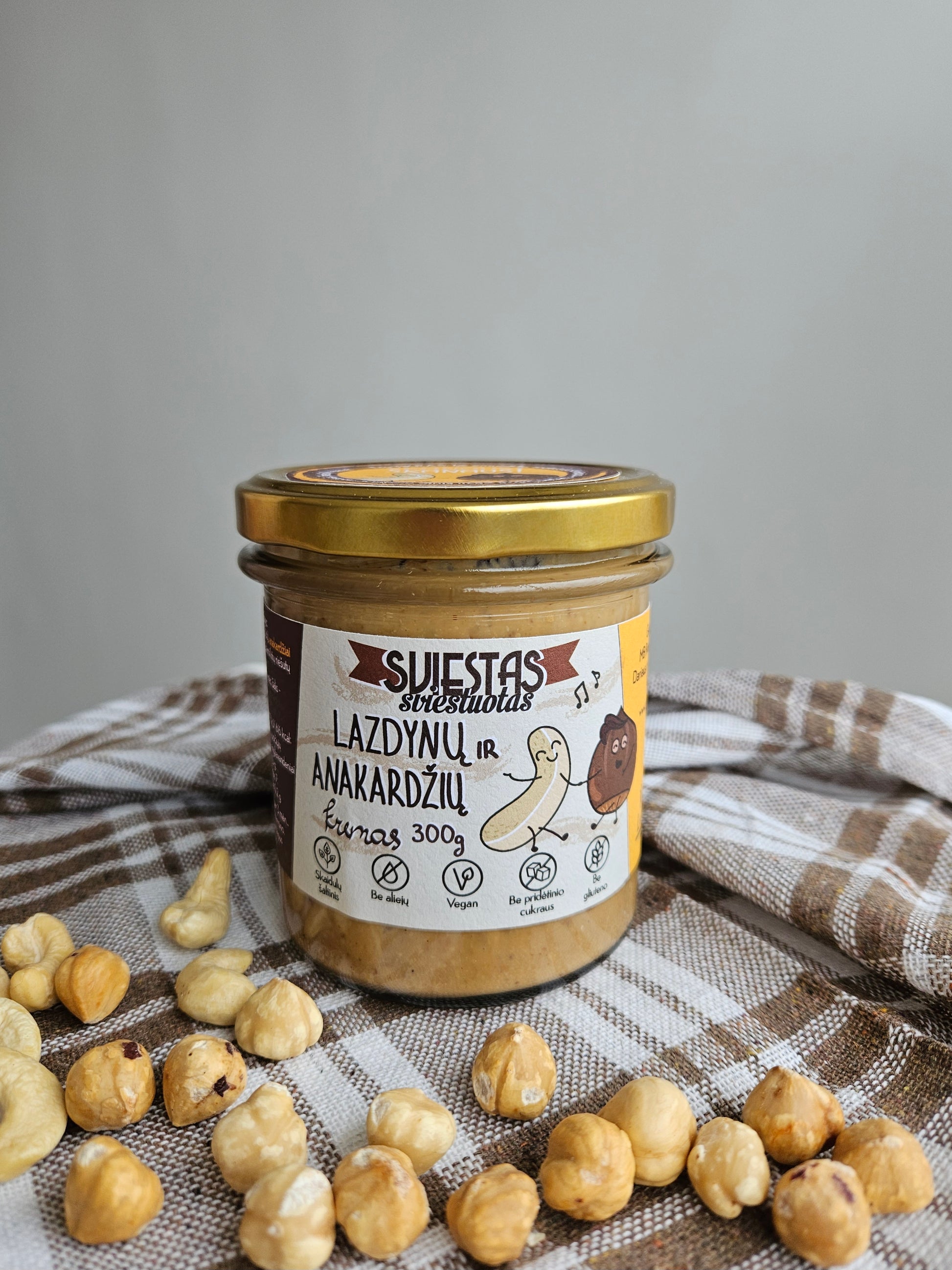 Lazdynų ir anakardžių riešutų kremas