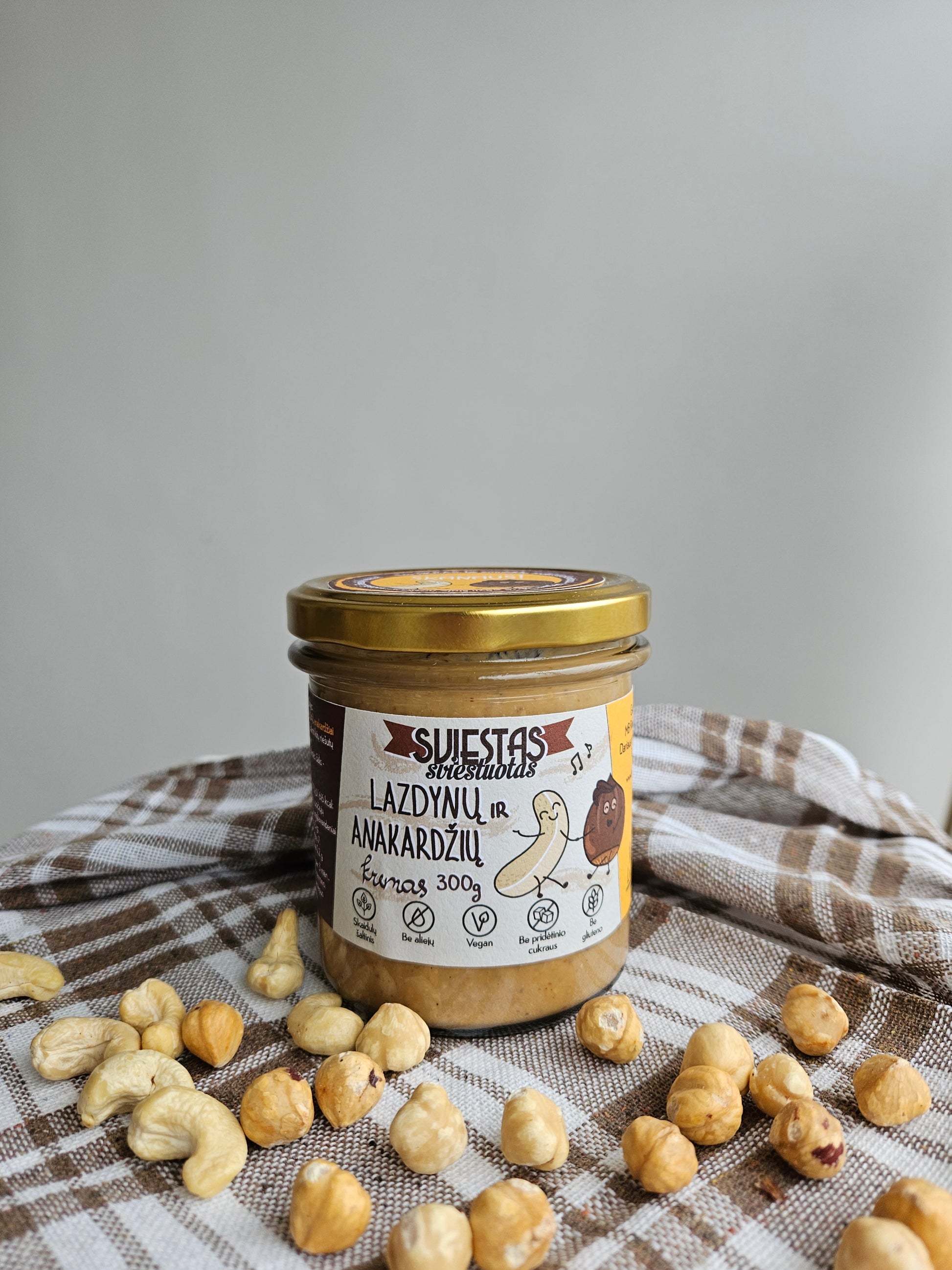 Lazdynų ir anakardžių riešutų kremas