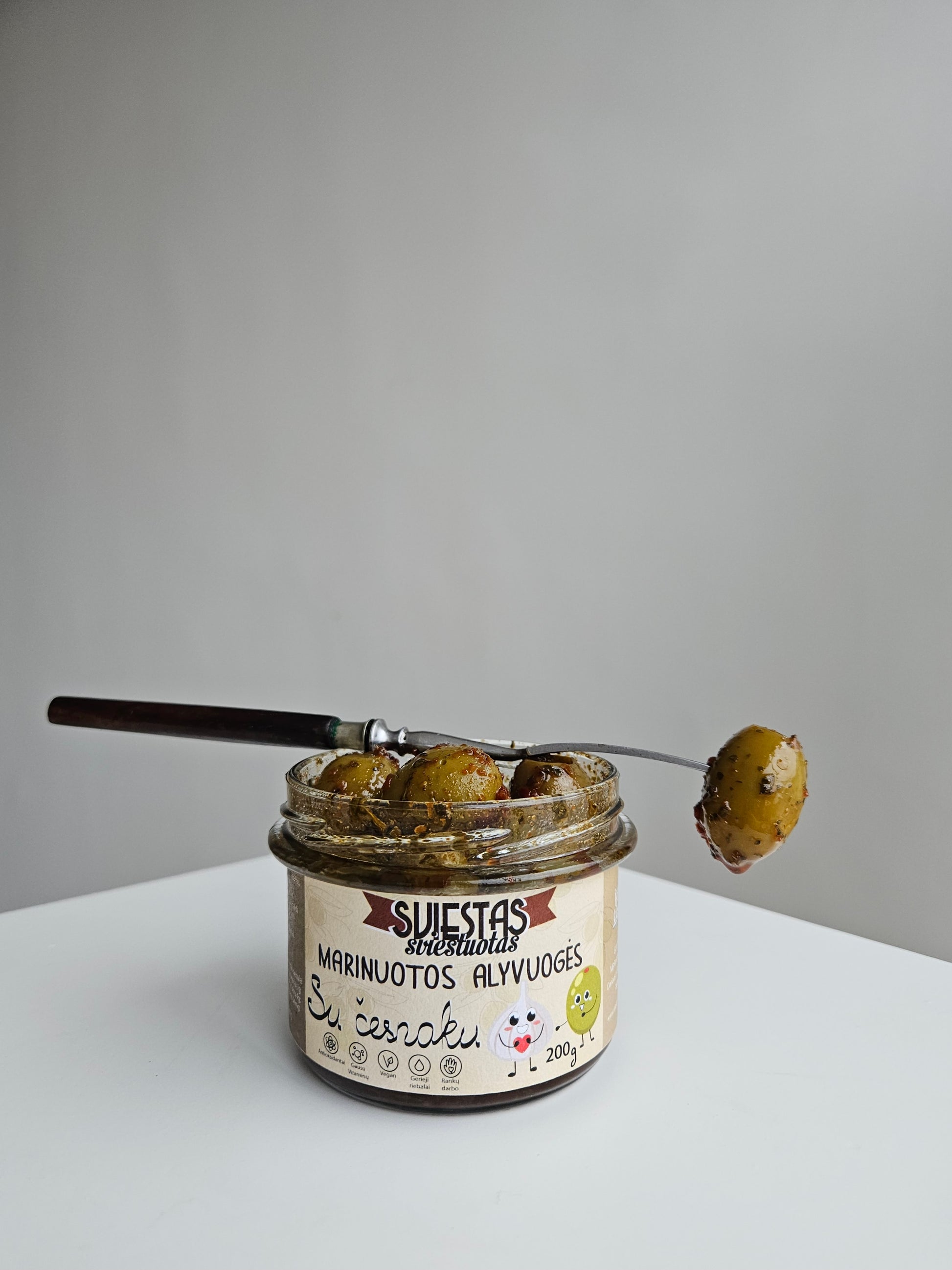 NEW. Marinuotos alyvuogės su česnaku 250 g