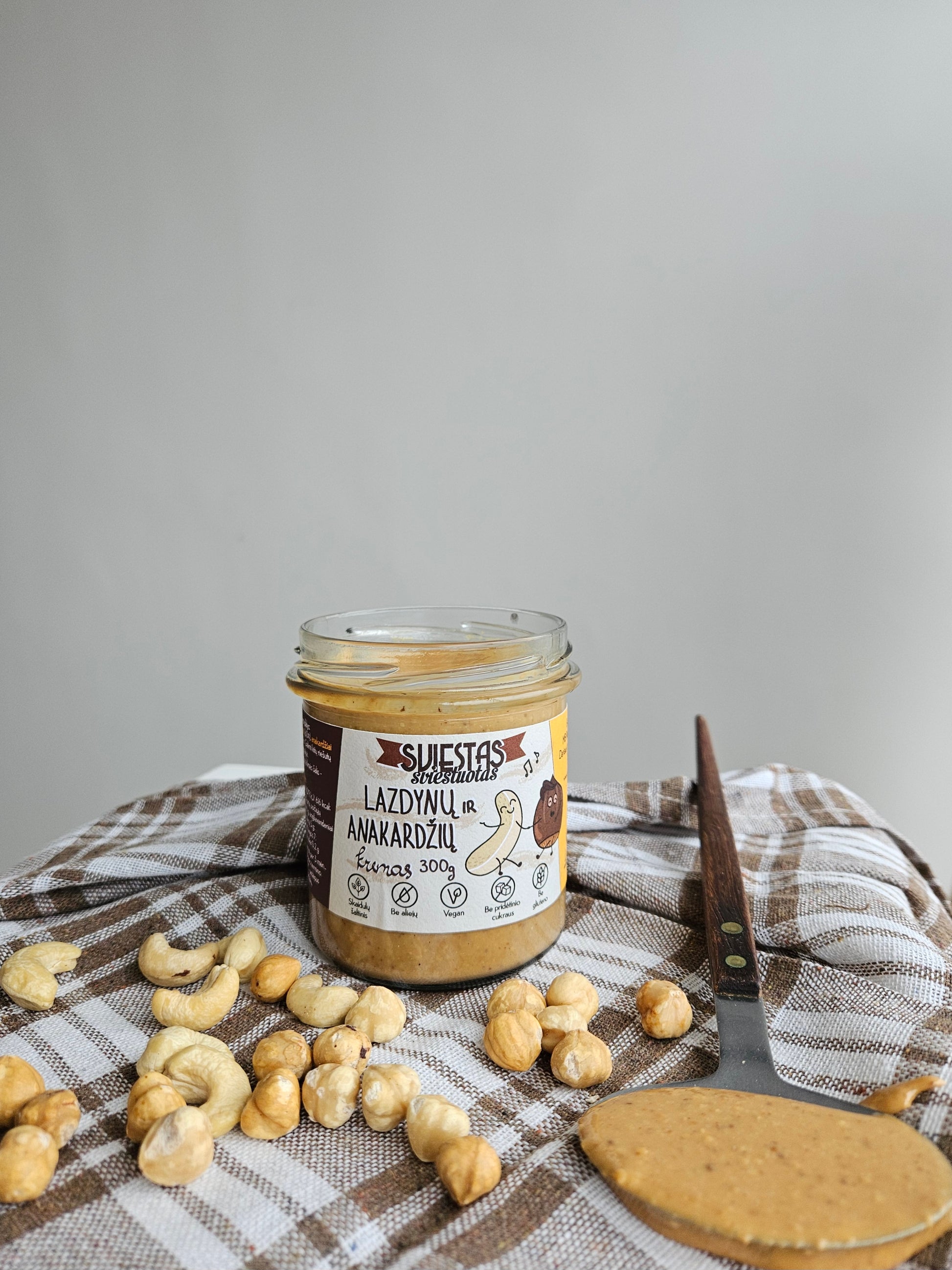 Lazdynų ir anakardžių riešutų kremas