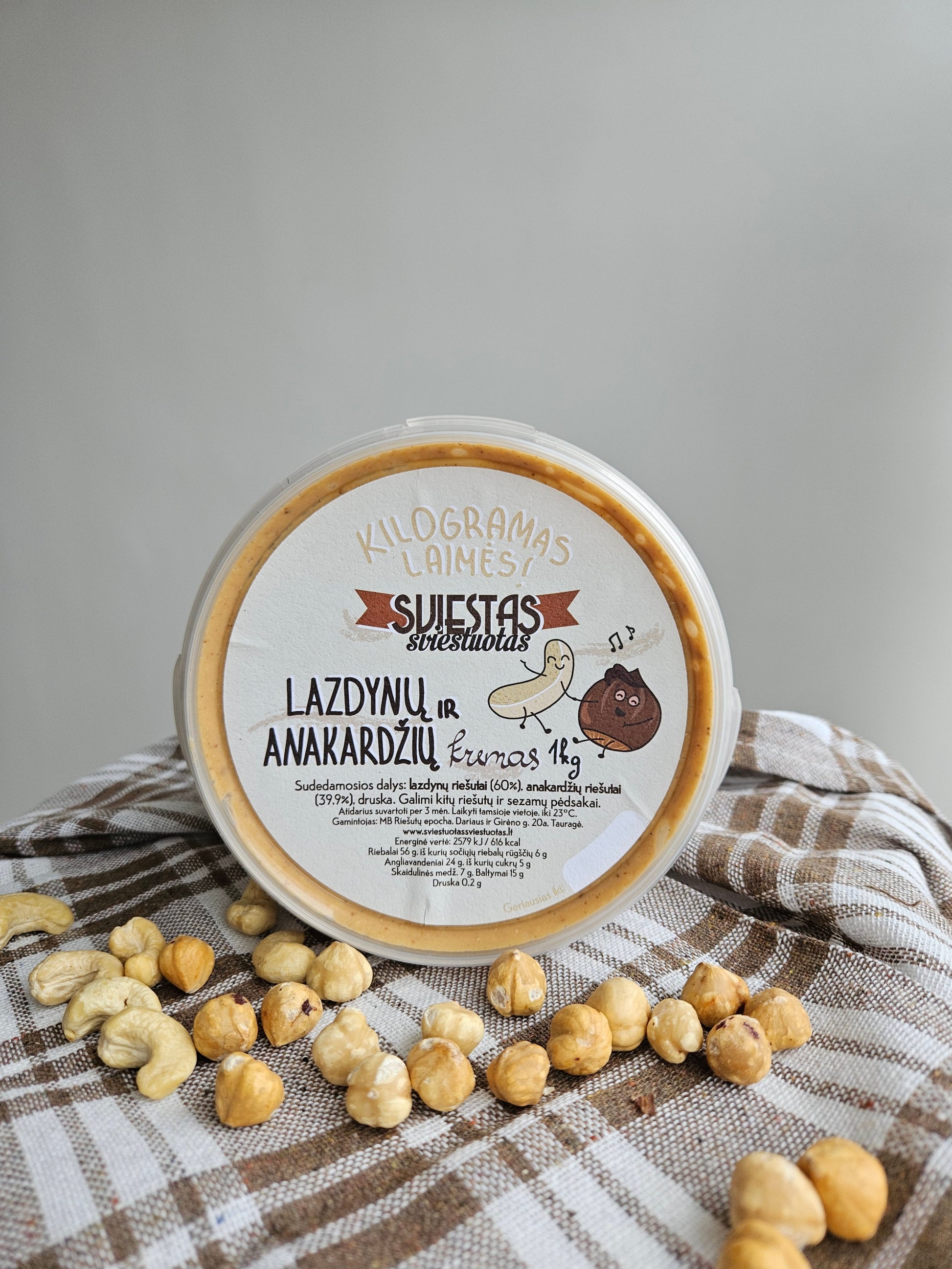 Lazdynų ir anakardžių riešutų kremas