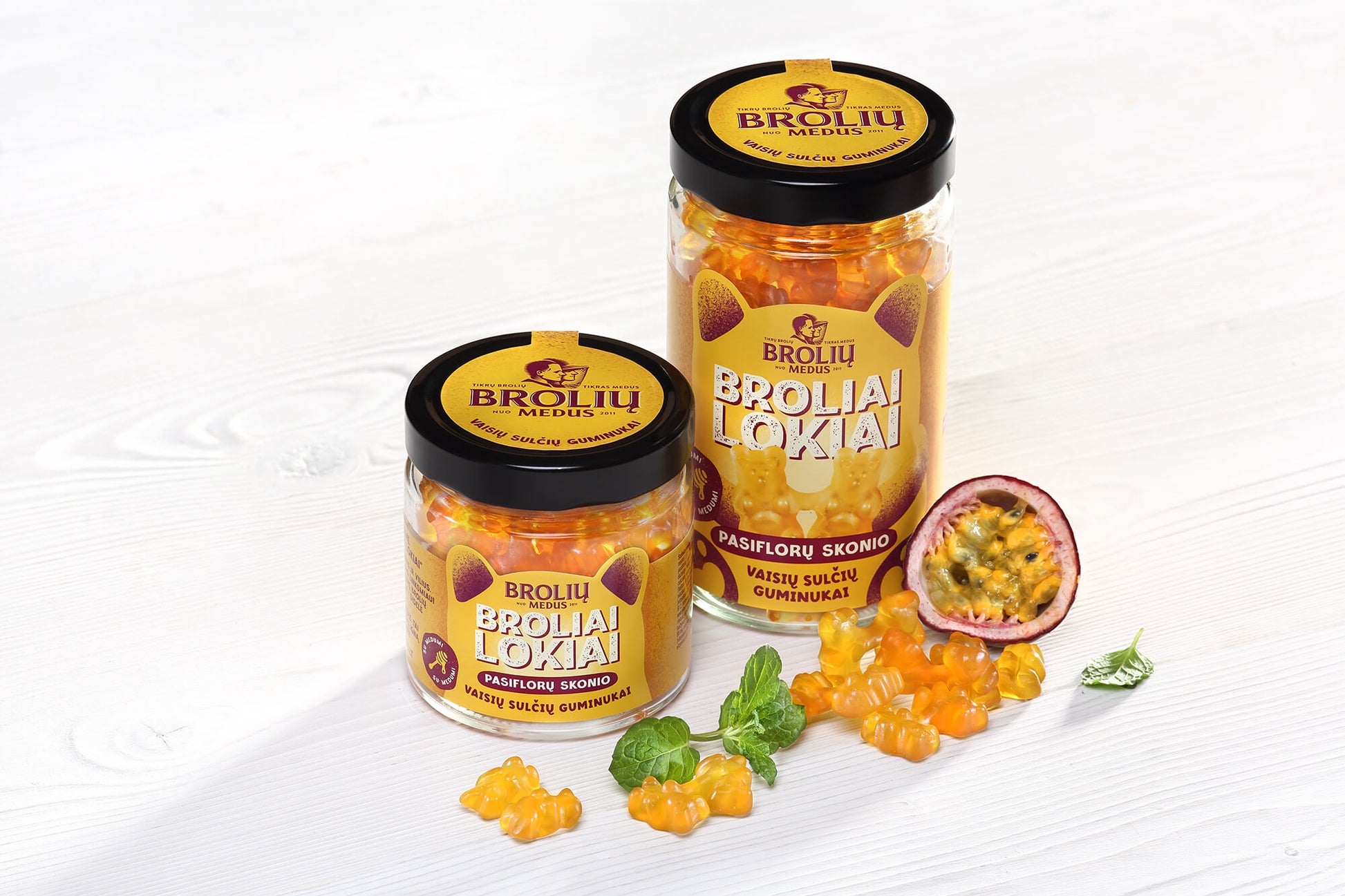 Pasiflorų skonio  guminukai „Broliai lokiai“ stiklainėlyje